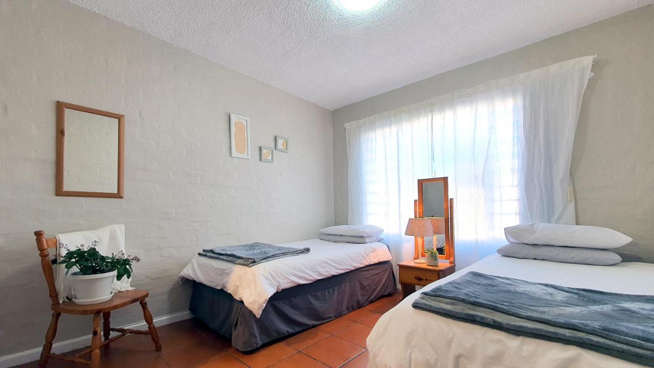 Escape To Paradise: Beachside Apartment Jeffreys Bay Bagian luar foto
