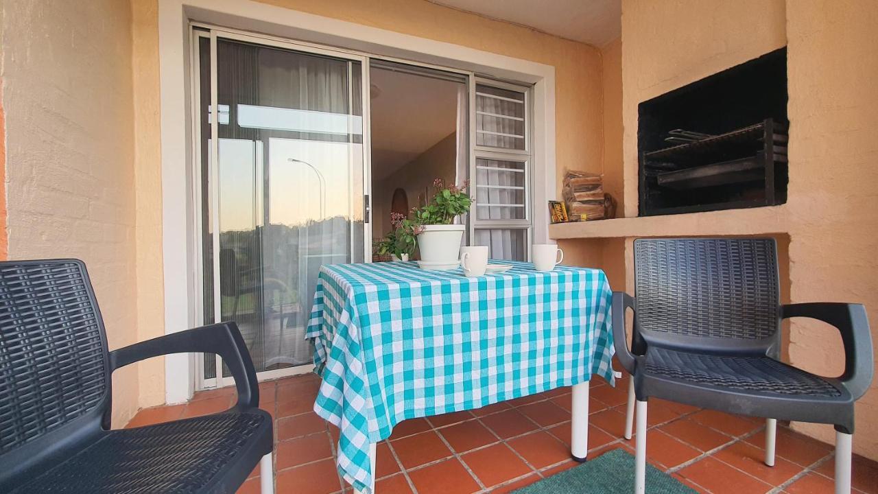 Escape To Paradise: Beachside Apartment Jeffreys Bay Bagian luar foto