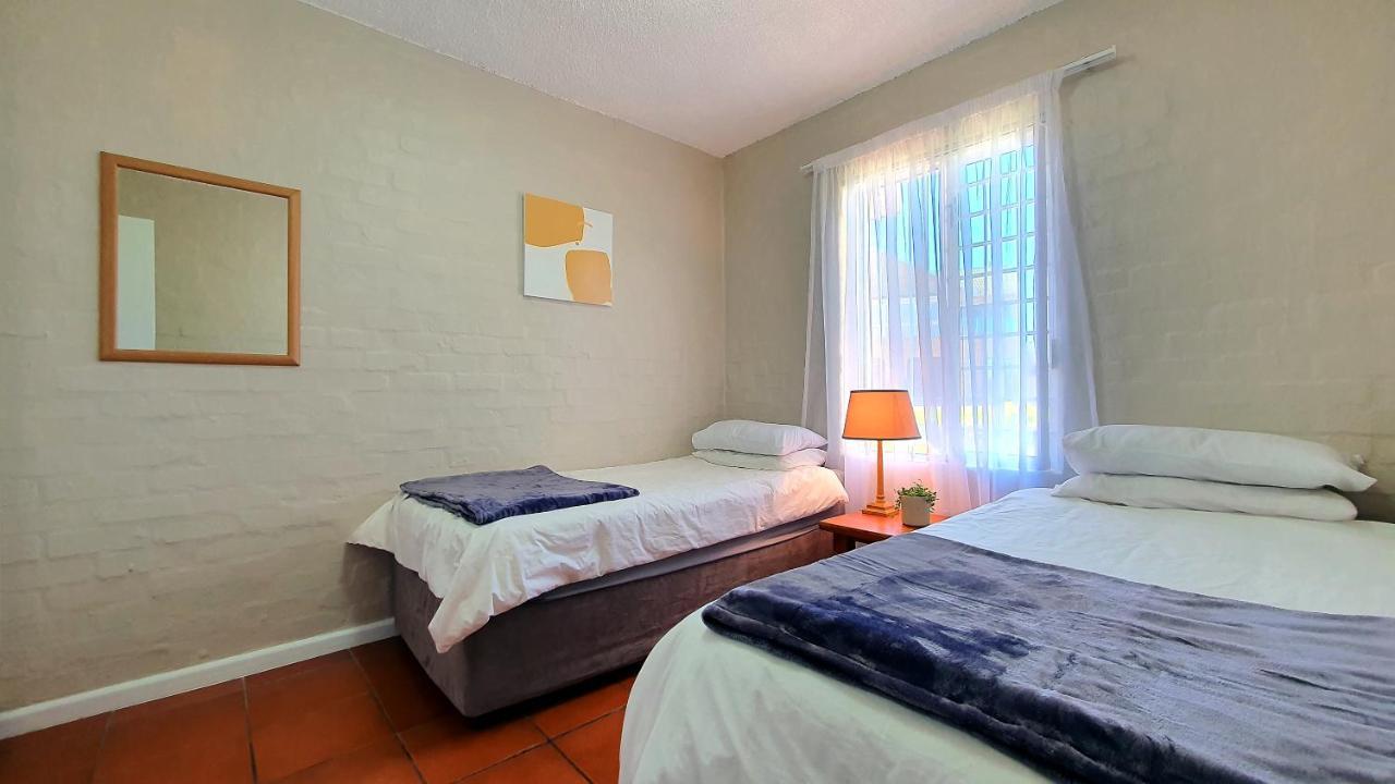 Escape To Paradise: Beachside Apartment Jeffreys Bay Bagian luar foto