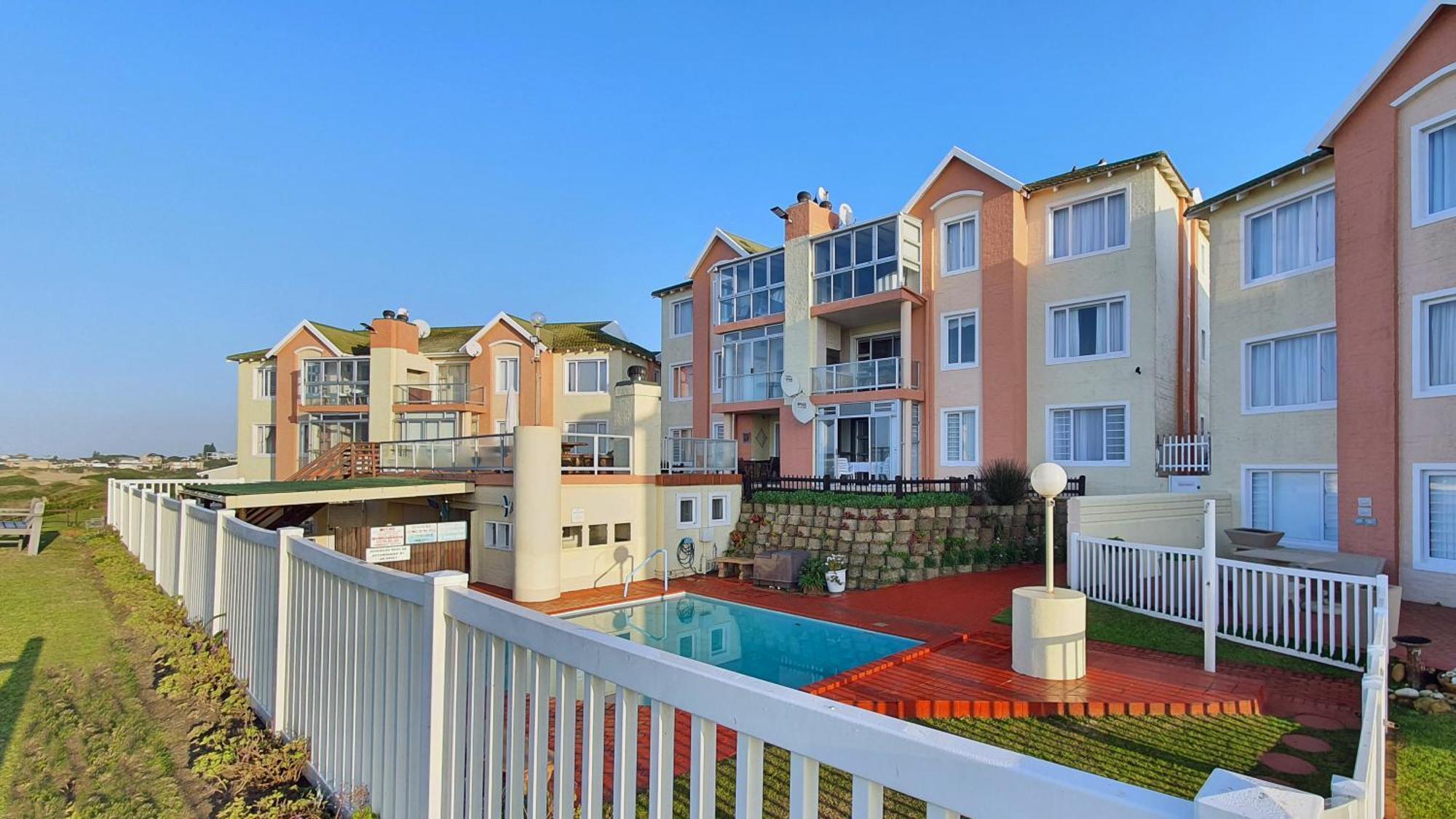 Escape To Paradise: Beachside Apartment Jeffreys Bay Bagian luar foto